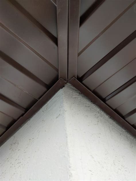 metal roof hemmed